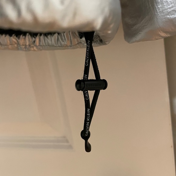 Calvin Klein puffy jacket. - Picture 5 of 7